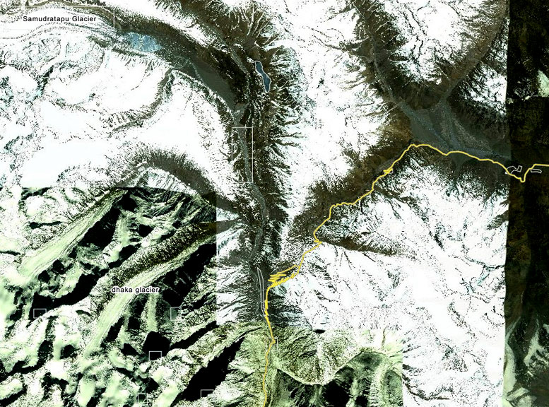 объекты wikimapia наложенные на космоснимок google в удаленном  и плохо картографированном районе перевала Кунзум в Гималаях