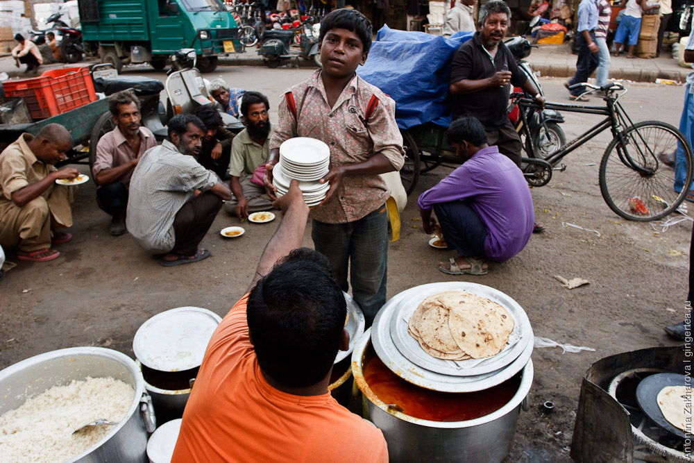уличная еда в Индии, тали, рис и чапати, street food in India