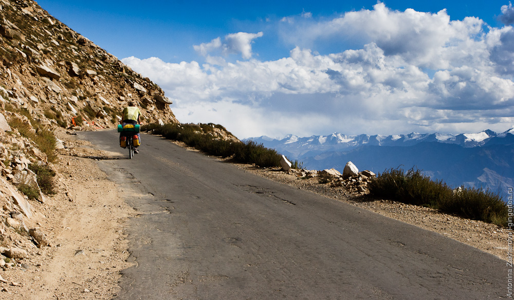 велопоход в Индии в Ладакхе, подъем на перевал Кардунг-Ла