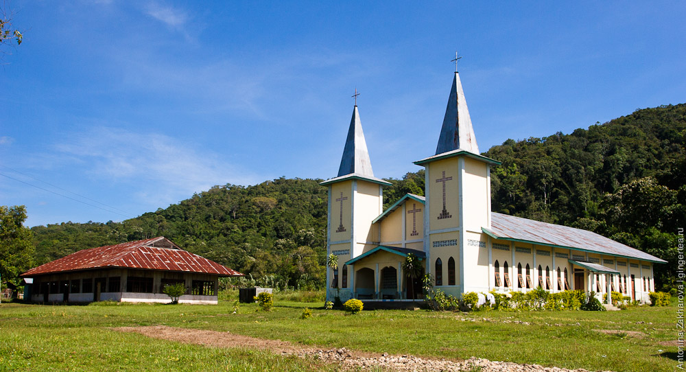 Церковь на острове Флорес, Flores rural church