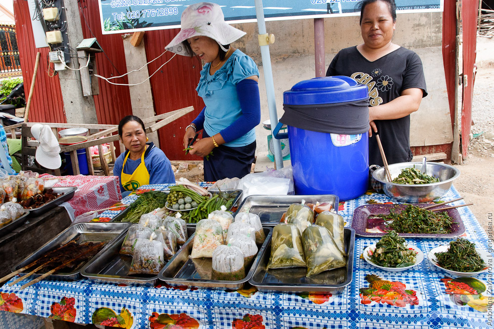 уличная еда в Лаосе