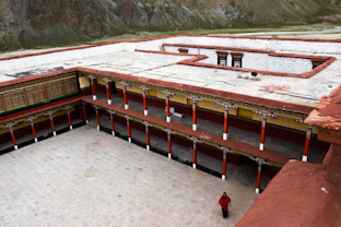 Треккинг в Тибете между монастырями Янгпачен и Цурпху