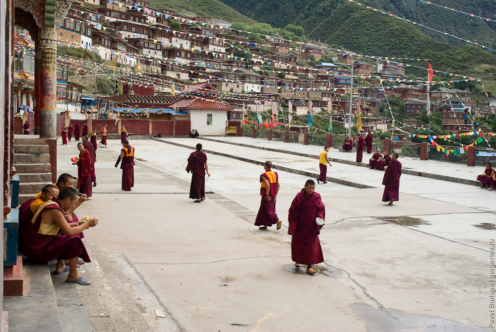 обед в тибетском монастыре
