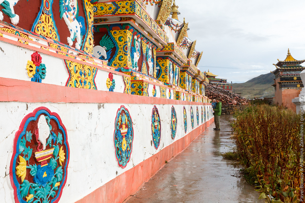 тибетские ступы в городе Дасубэньсы в Цинхае