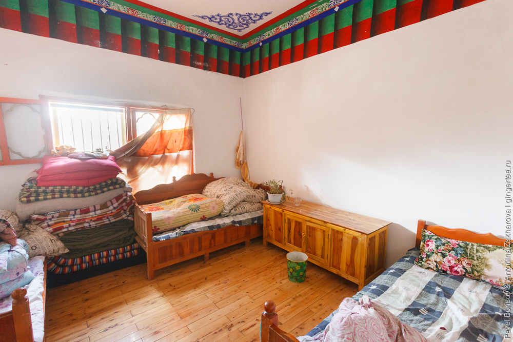 комната в тибетском монастыре