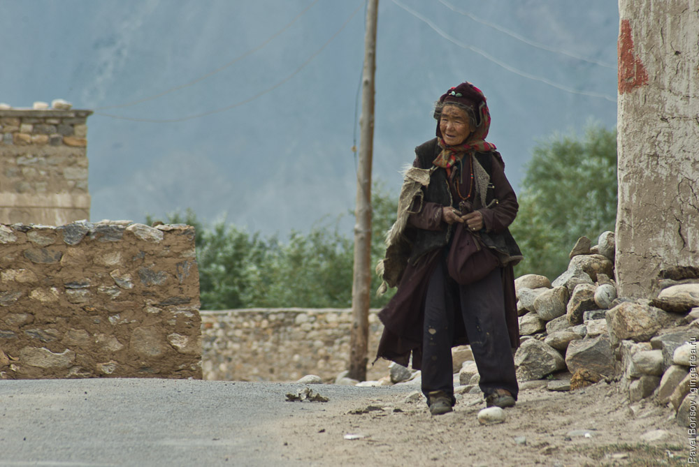 Тибетская бабушка в селе Сани, Занскар, Индия