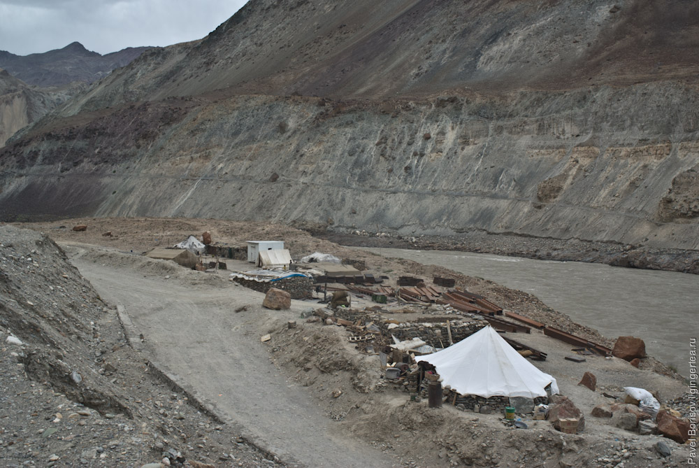 база BRO на строящейся дороге из Ладакха в Занскар