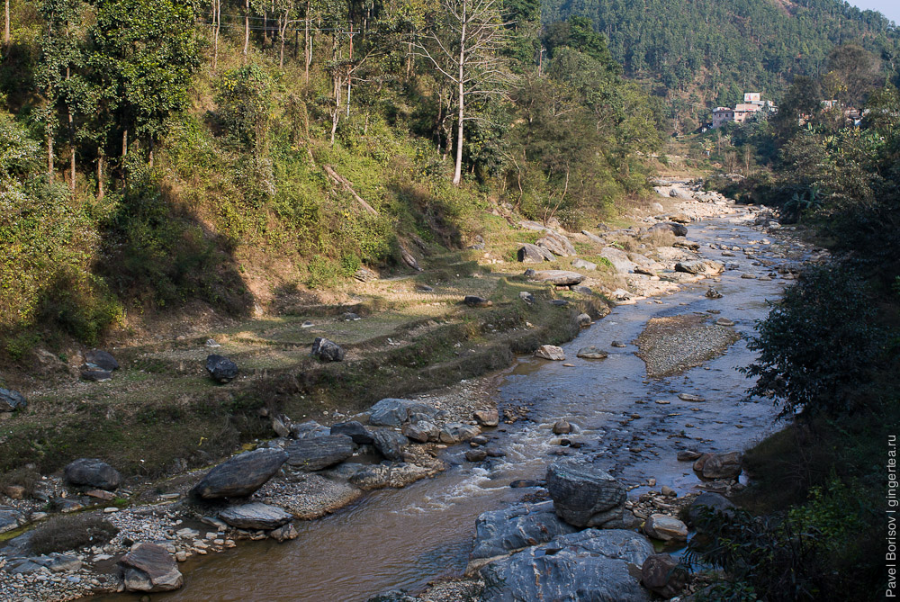 Приток реки Трисули около трассы Катманду-Покхара