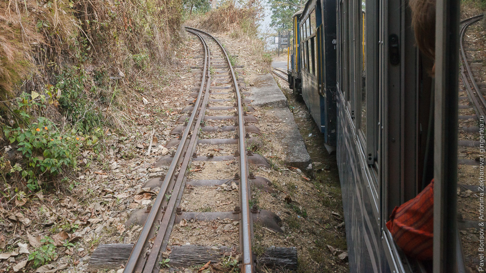 подъем реверсами на крутой склон Дарджилингская Гималайская железная дорога