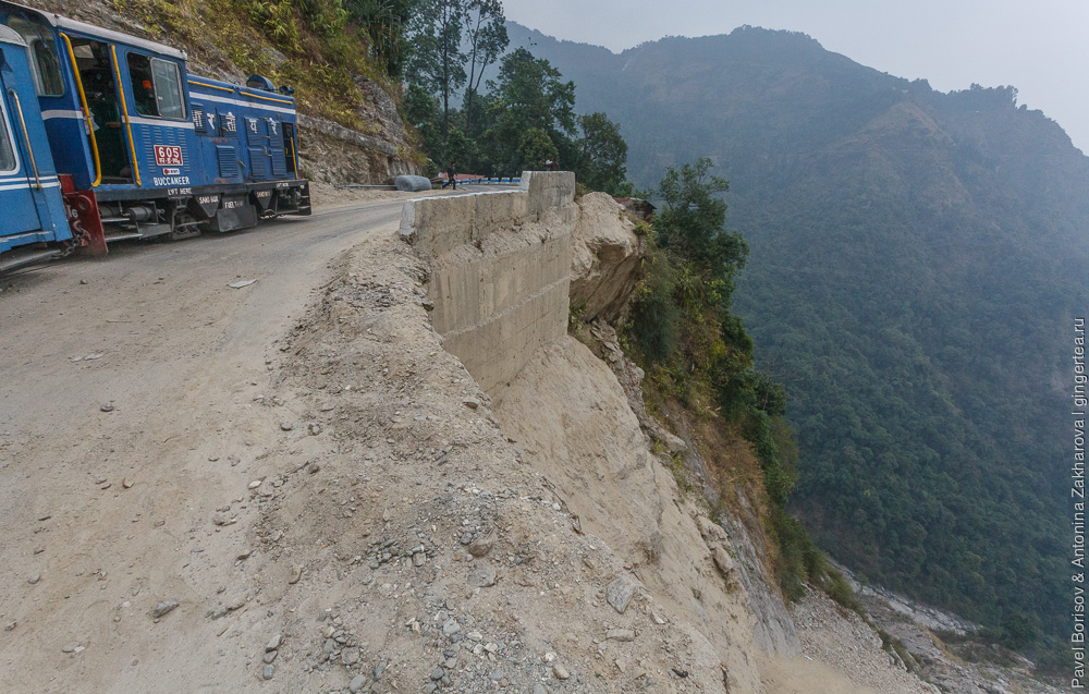 Поезд сошел с рельсов Дарджилингская Гималайская железная дорога