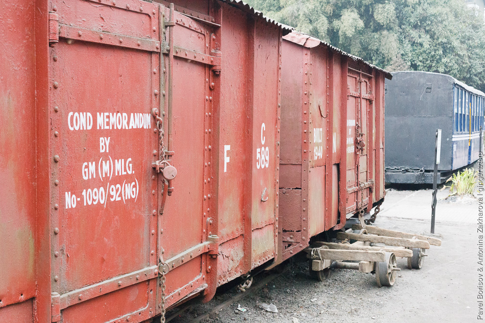 Старинные товарные вагоны Гималайская железная дорога
