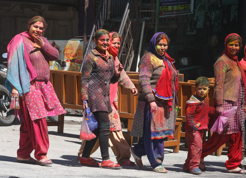 праздник Холи в Гималаях