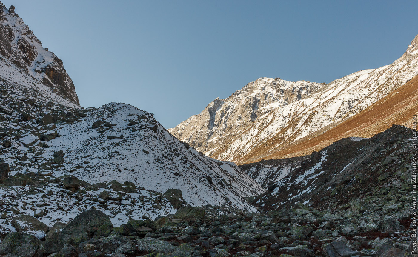 тропа через перевал Хамта в хребте Пир-Панджал, Индийские Гималаи