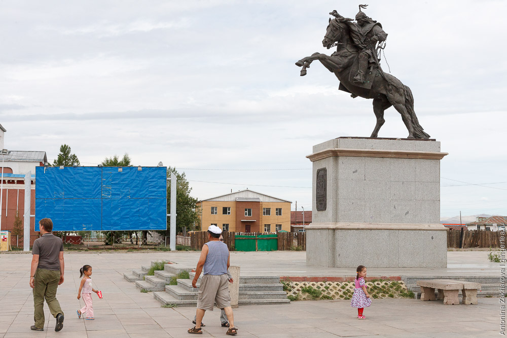 статуя Чингунжава в Мурэне