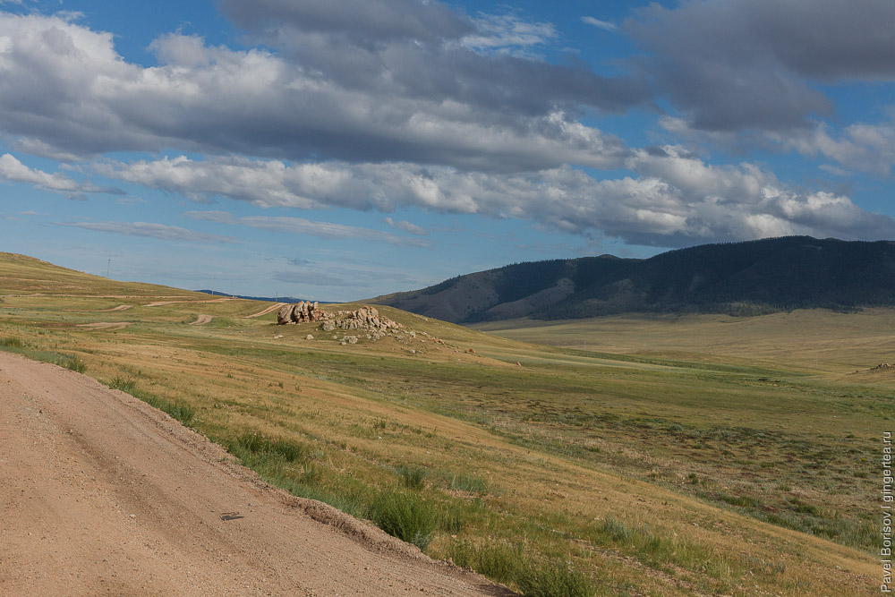 широкая долина в Монголии