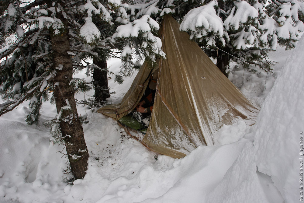 палатка в снегу