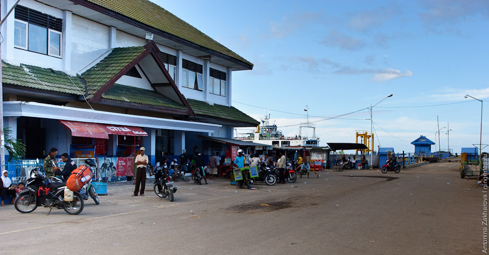 Сапе   рыбацкий поселок и порт на краю Сумбавы