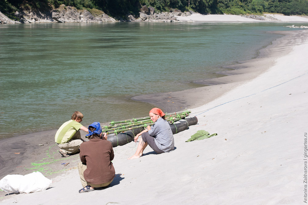 Как мы сделали бамбуковый плот и сплавились на нем по реке Нараяни (Непал)