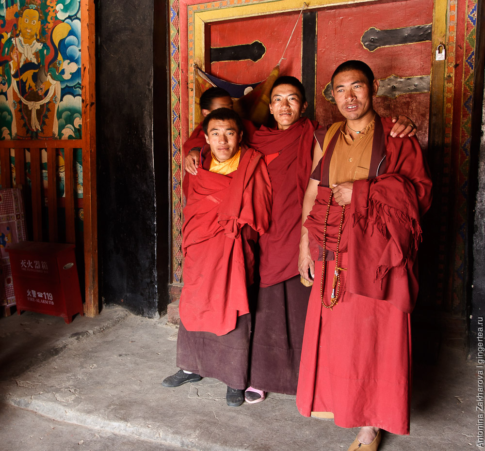 тибетские монахи