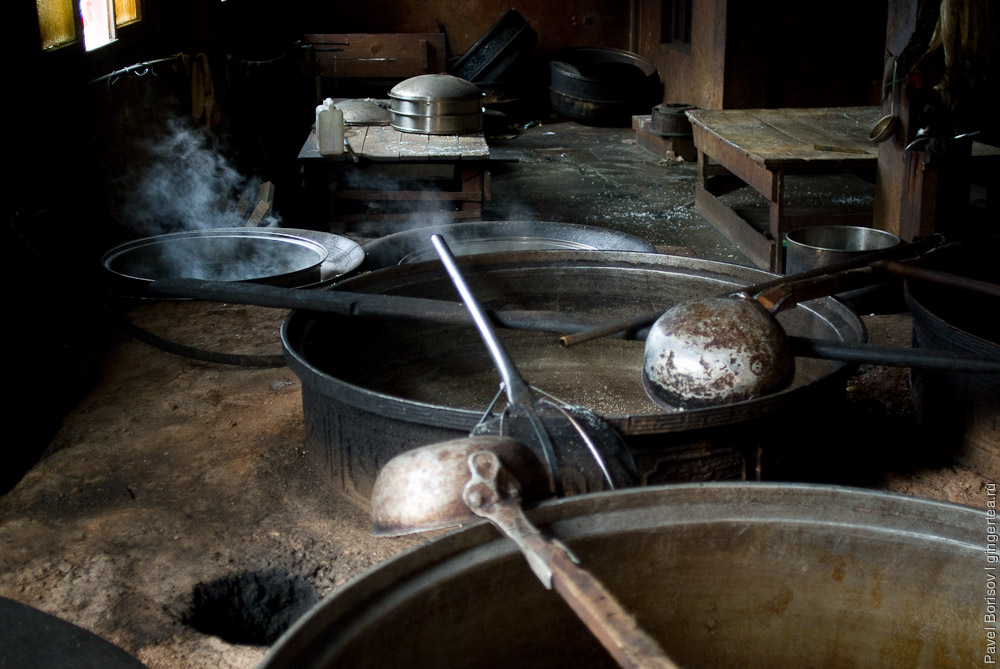 кухня в тибетском монастыре
