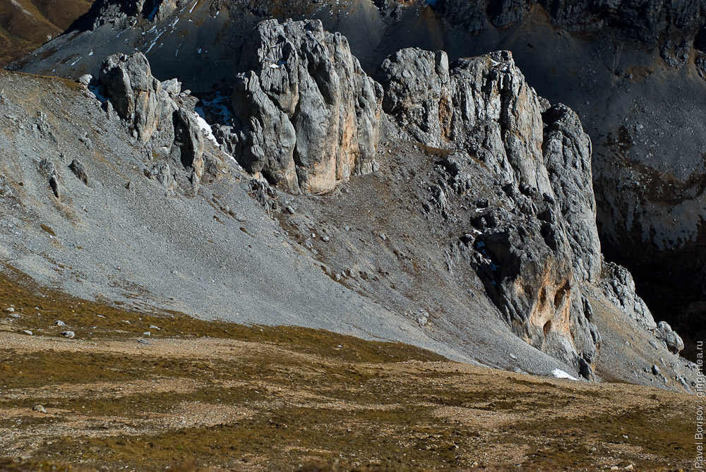 скалы окружающие перевал Дашошань Западный, Сычуань