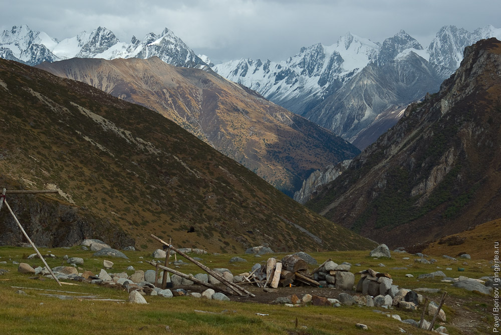 оставленный балаган пастухов под перевалом Дашошань Восточный, Сычуань