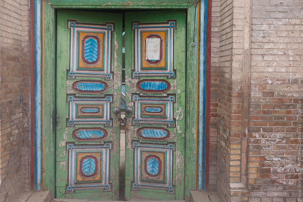 двери в городе Куча на Шелковом пути, Синьцзян-Уйгурский автономный район