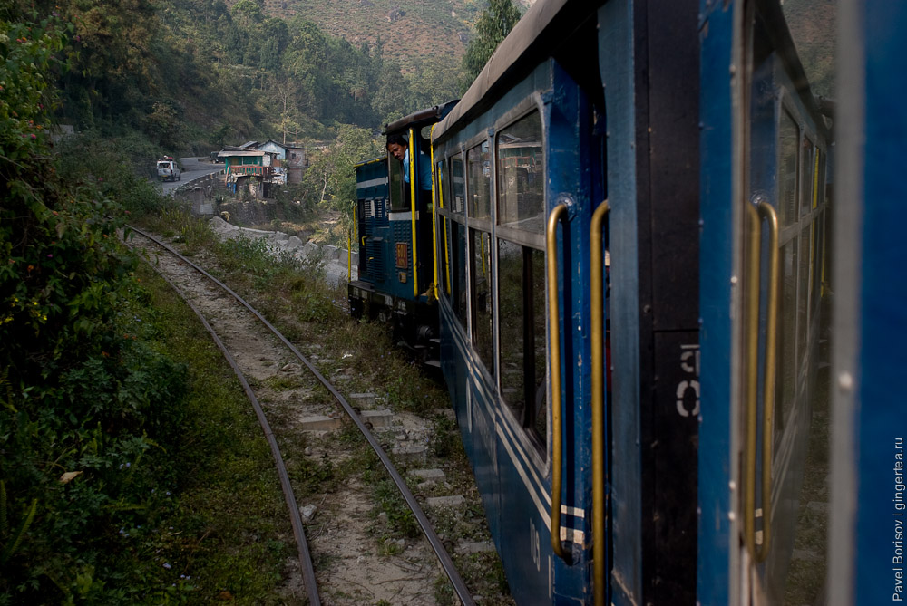 По Гималайской железной дороге на узкоколейном паровозе