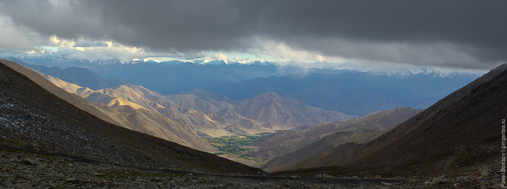 вид на Гималаи с перевала Вари-Ла в хребте Ладакх