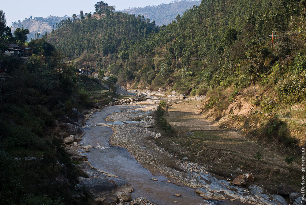 Приток реки Трисули около трассы Катманду-Покхара