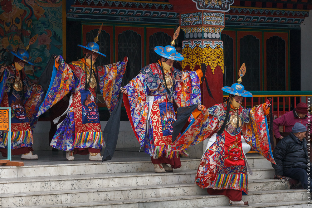танец лам в монастыре Друк Санганг Чолинг