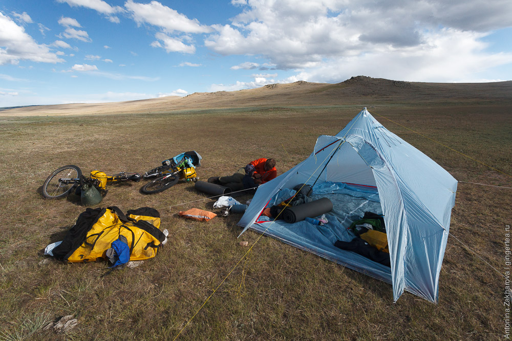 палатка в высокогорных степях Монголии